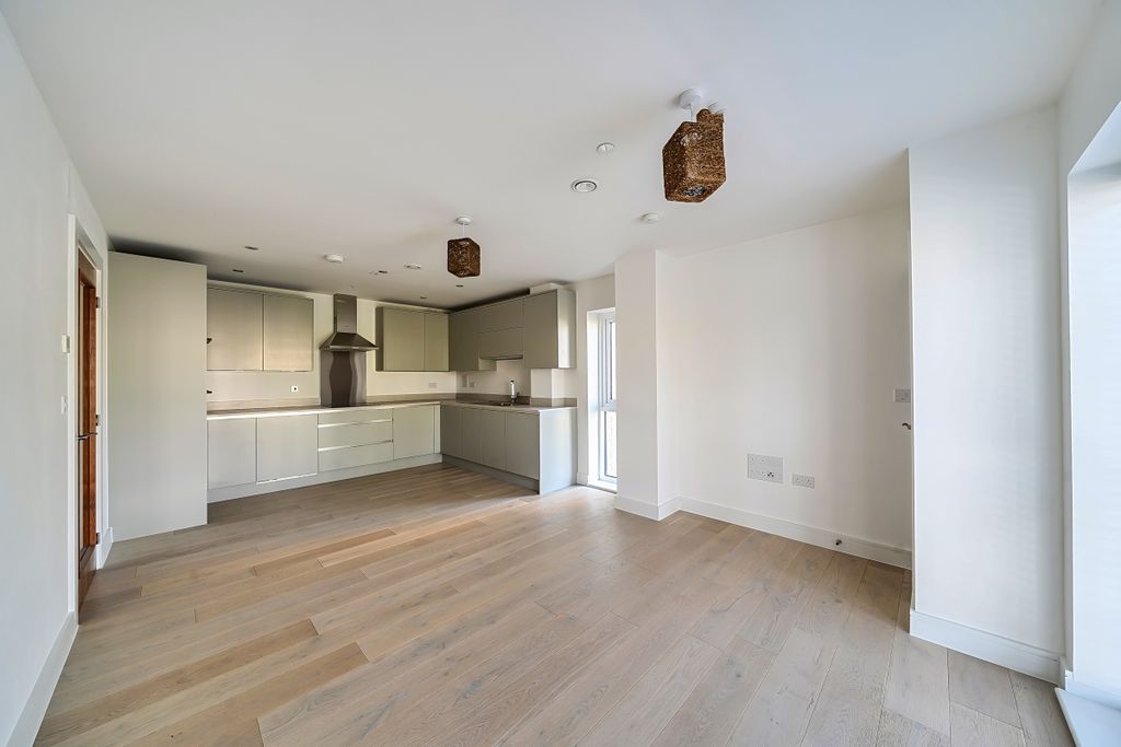 Property photo 3 of 15 1440806-13-69d62E...