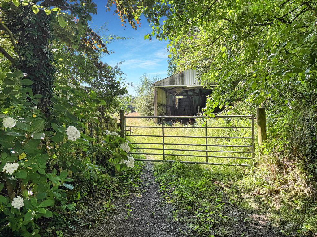 Property photo 3 of 24 Picture No. 02