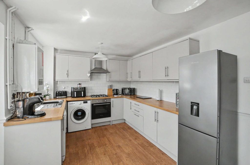 Property photo 3 of 20 Kitchen / Diner
