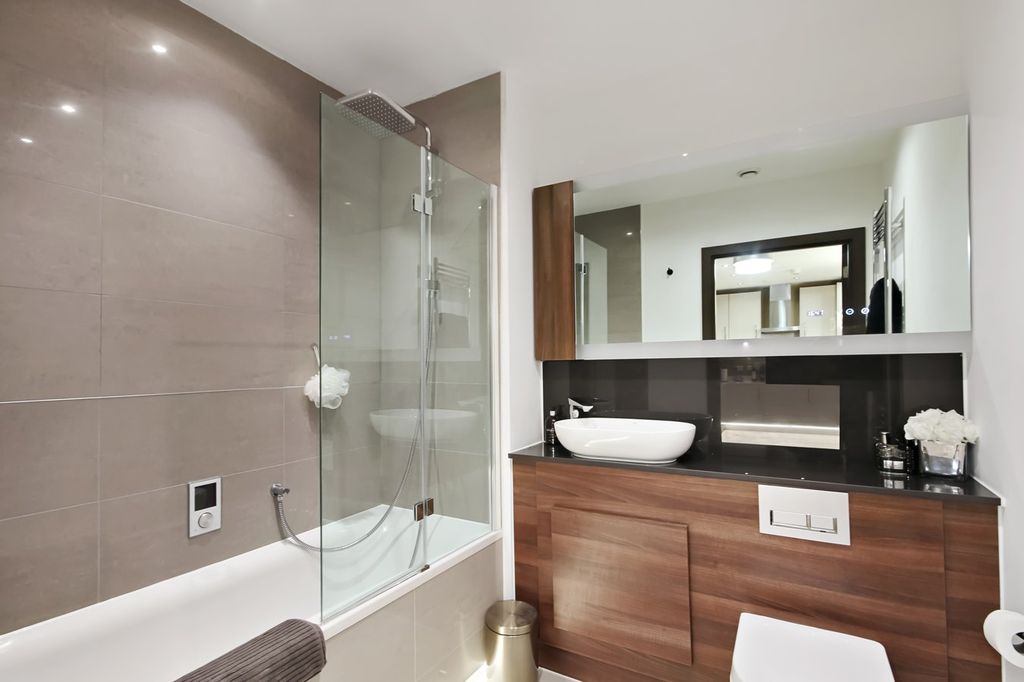 Additional image 12 of 2 bed flat for saleQueens Road, West Sussex, East Grinstead RH19