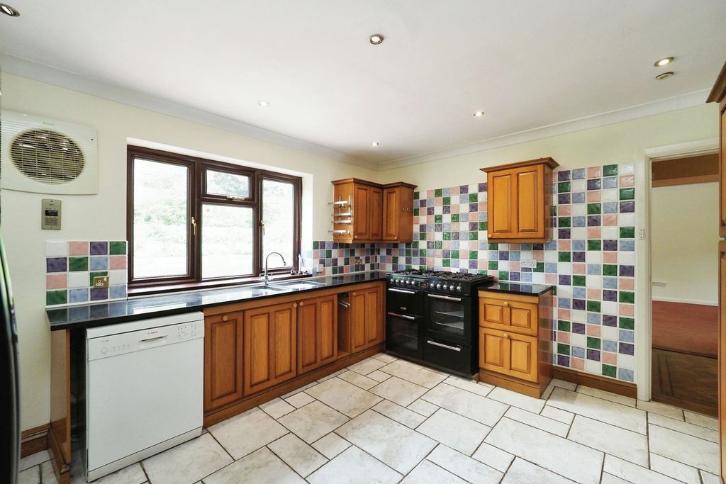 Property photo 2 of 23