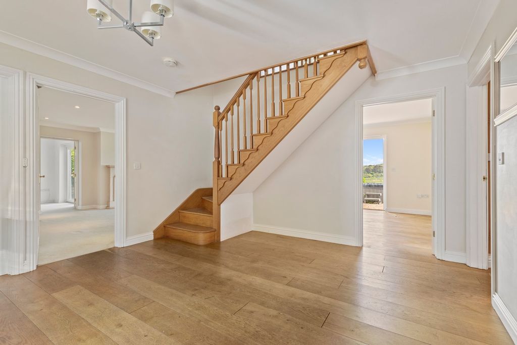 Property photo 3 of 46