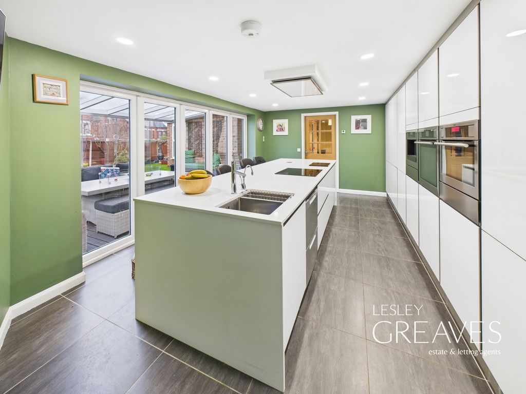 Property photo 3 of 25 Kitchen