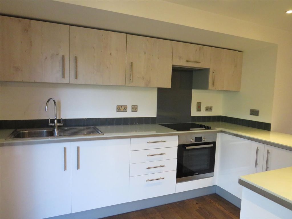 Property photo 3 of 6 Kitchen