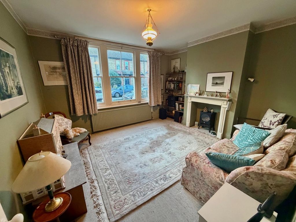 Property photo 2 of 13 Lounge