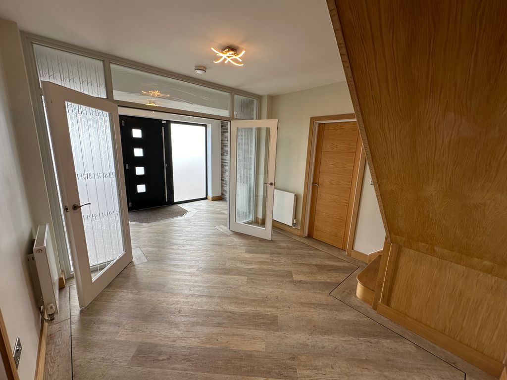 Property photo 2 of 27 Entrance Hall
