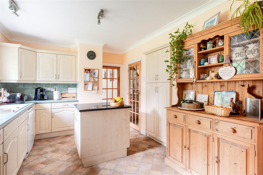 Property photo 3 of 31