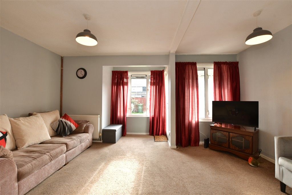 Property photo 3 of 9 Lounge