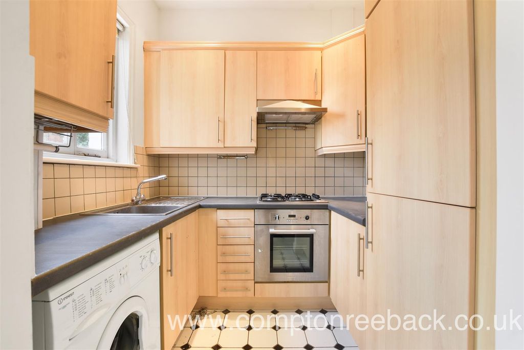 Property photo 2 of 8 Kitchen: