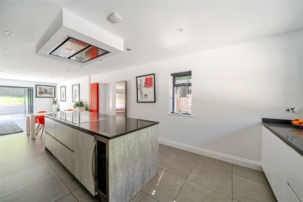 Property photo 3 of 24 Picture 3