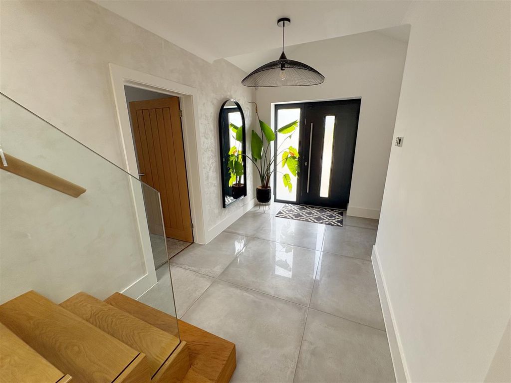 Property photo 2 of 47 Hallway And Stairs.Jpg