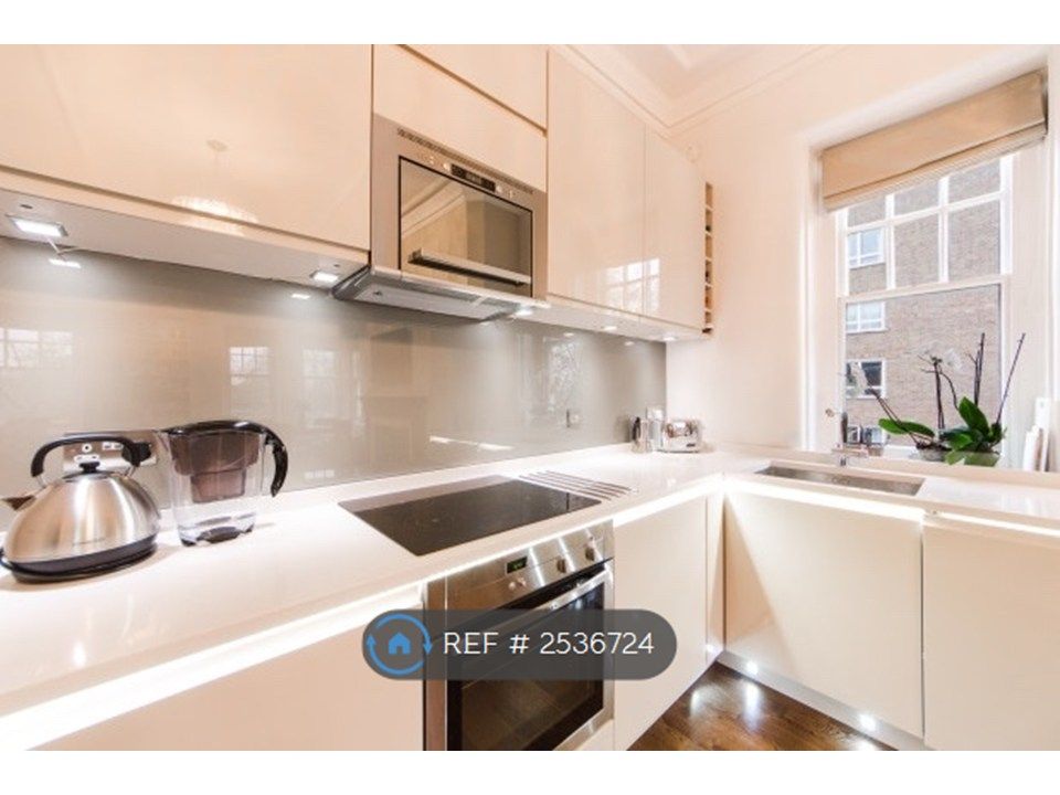 Property photo 3 of 12 Kitchen