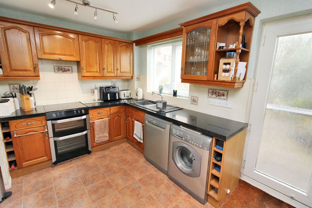 Property photo 1 of 18 Photo 9