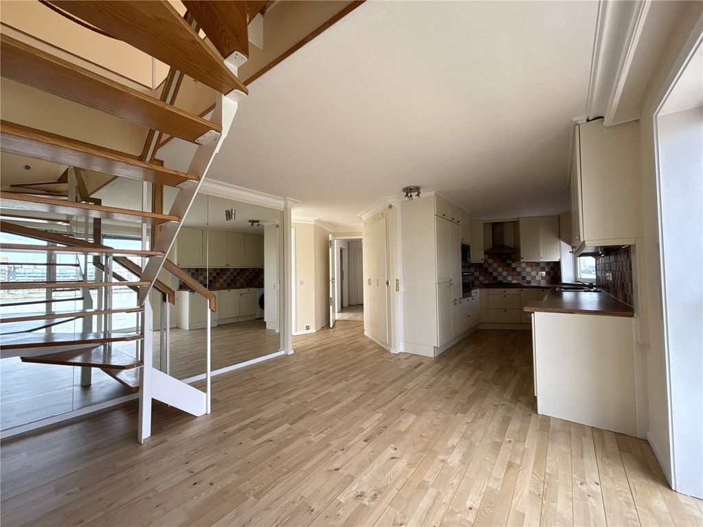 Property photo 3 of 32 Picture No. 27
