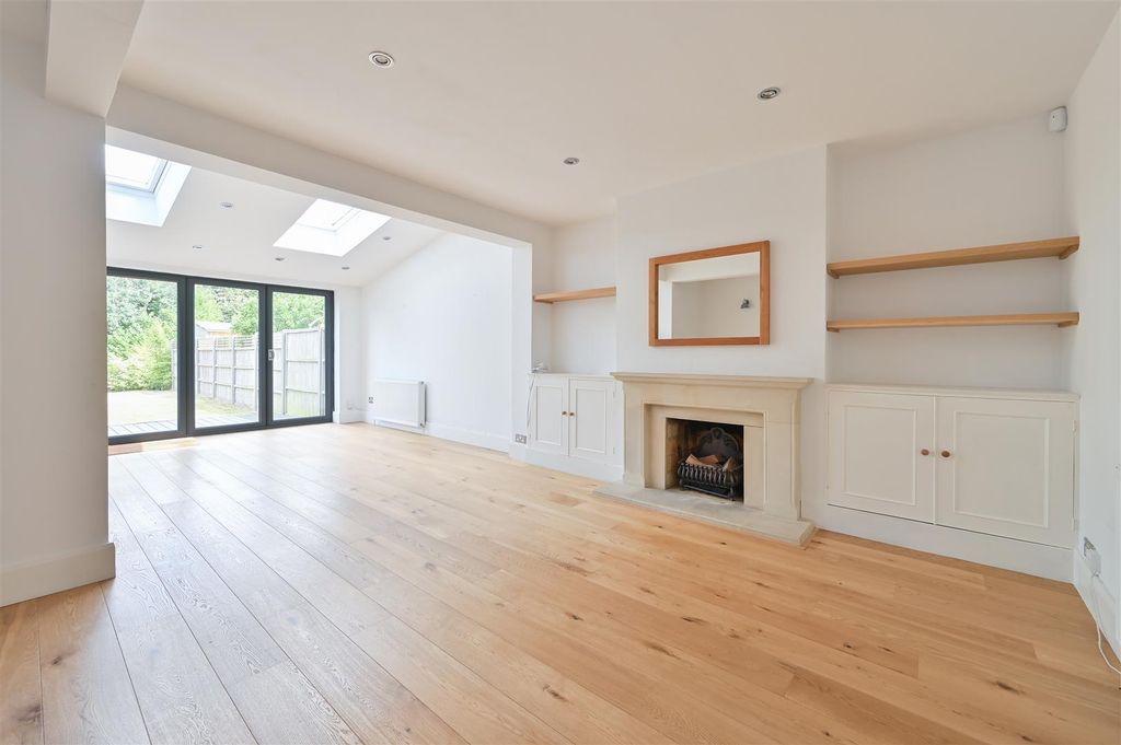 Property photo 3 of 12 49 Overstone Road-4.Jpg