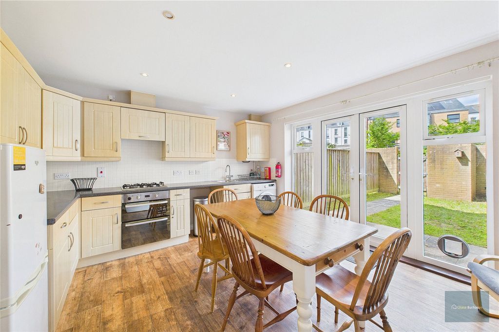 Property photo 2 of 11 Picture No. 20