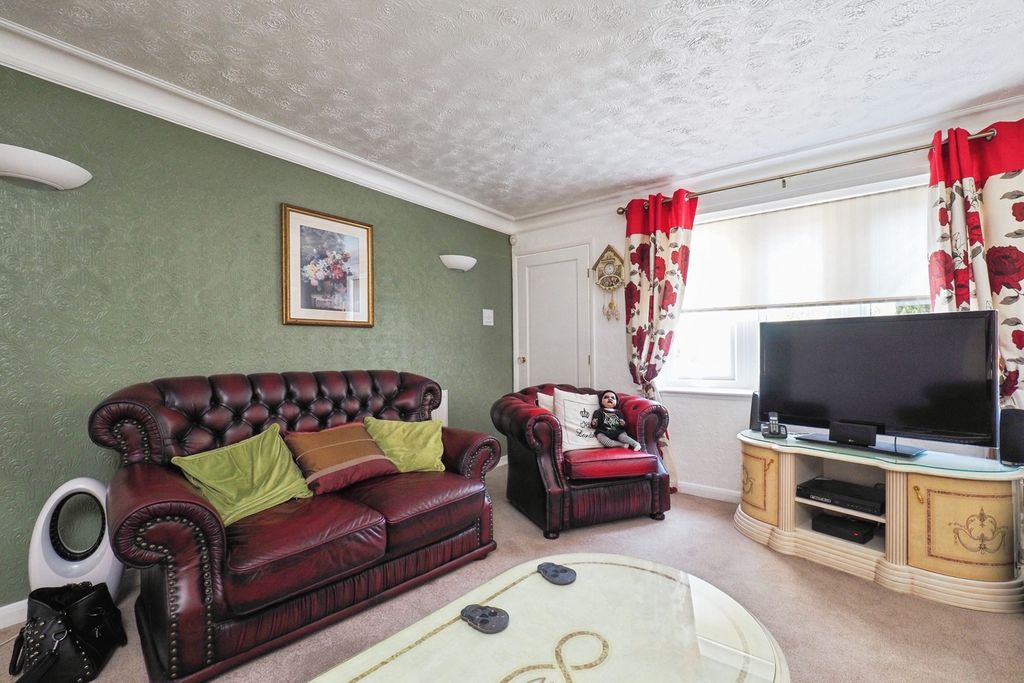 Property photo 2 of 17 Photo