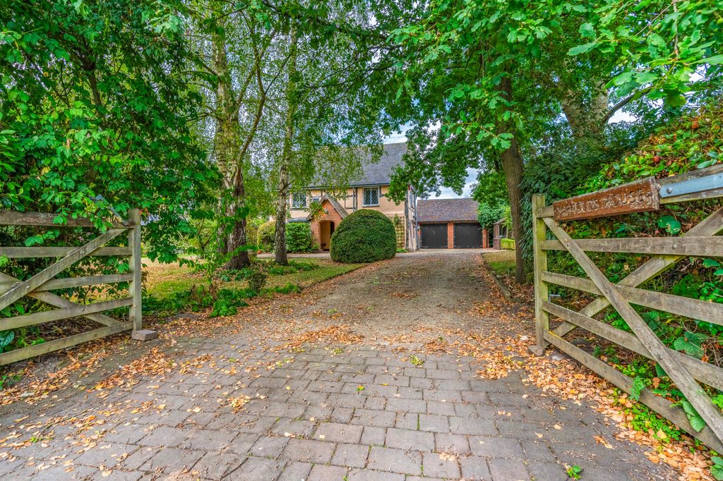 Property photo 2 of 39