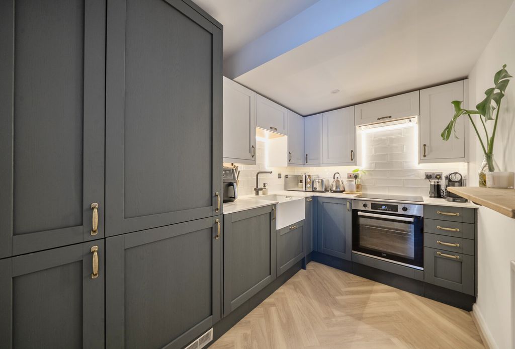 Property photo 3 of 9 1471409-12-6A22d6...