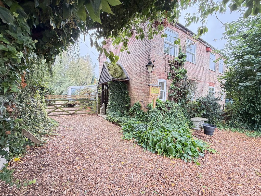 Property photo 1 of 33