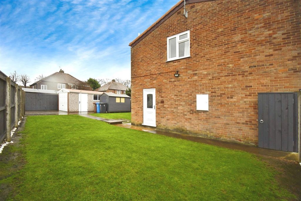 Property photo 2 of 19 Gardens