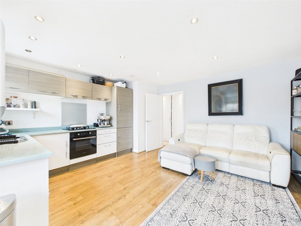 Property photo 2 of 11 Picture No. 03