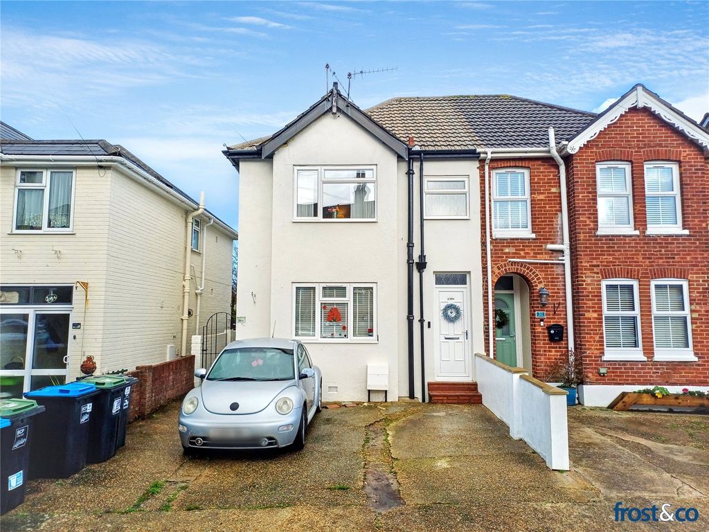 Property photo 1 of 16 Gwynne Road