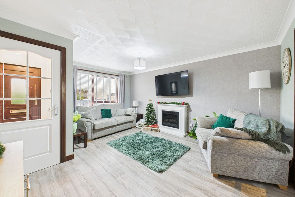 Property photo 3 of 24 Lounge Angle 2