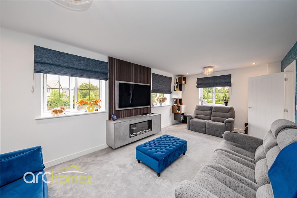 Property photo 2 of 33 Westland-22.Jpg
