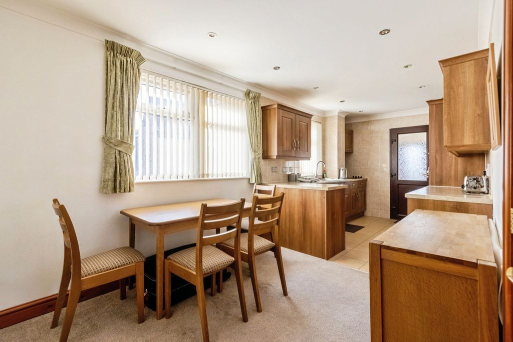 Property photo 3 of 21 Pbox-Img.Jpg