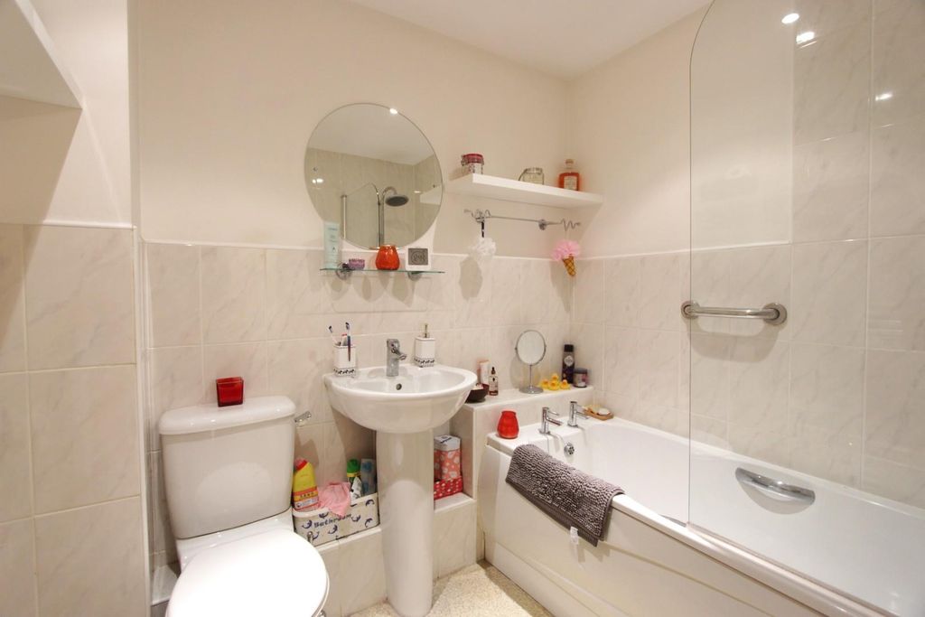 Property photo 1 of 13 8. Bathroom.Jpg