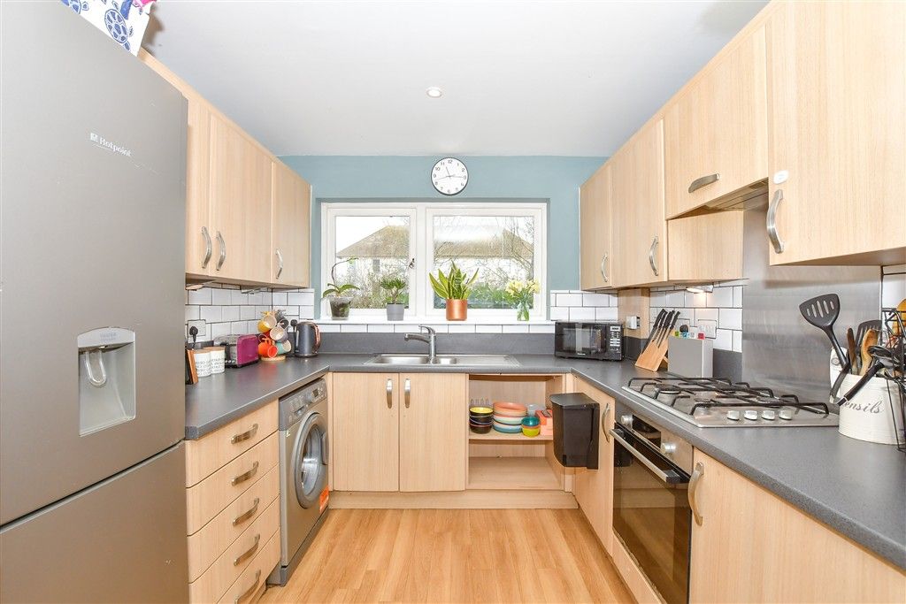 Property photo 2 of 11 Kitchen