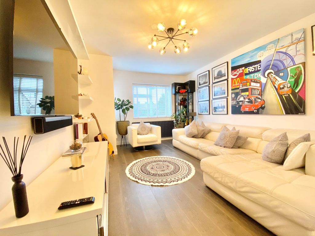 Property photo 2 of 17