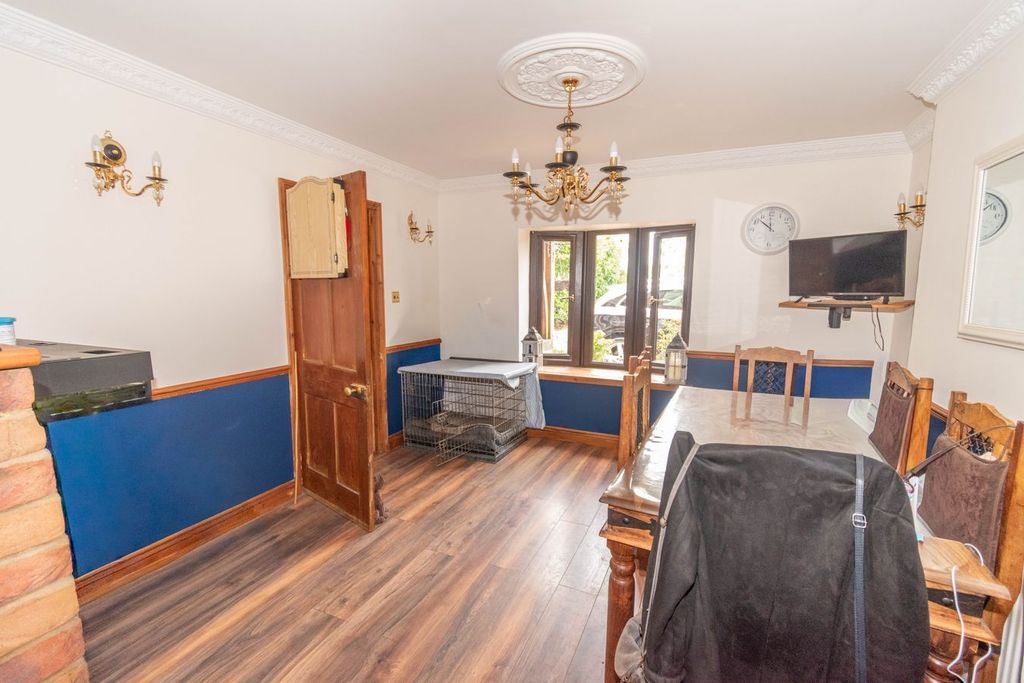 Property photo 3 of 21