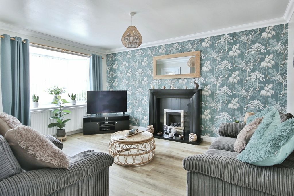 Property photo 2 of 14 4319675