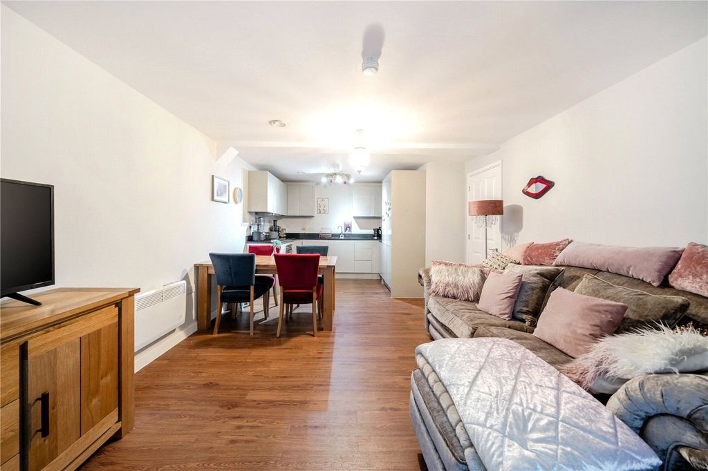 Property photo 2 of 11 Picture No. 16