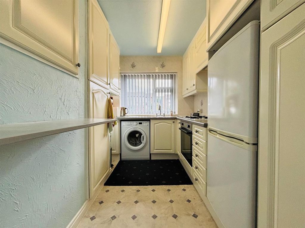 Property photo 3 of 14 Fitted Kitchen: