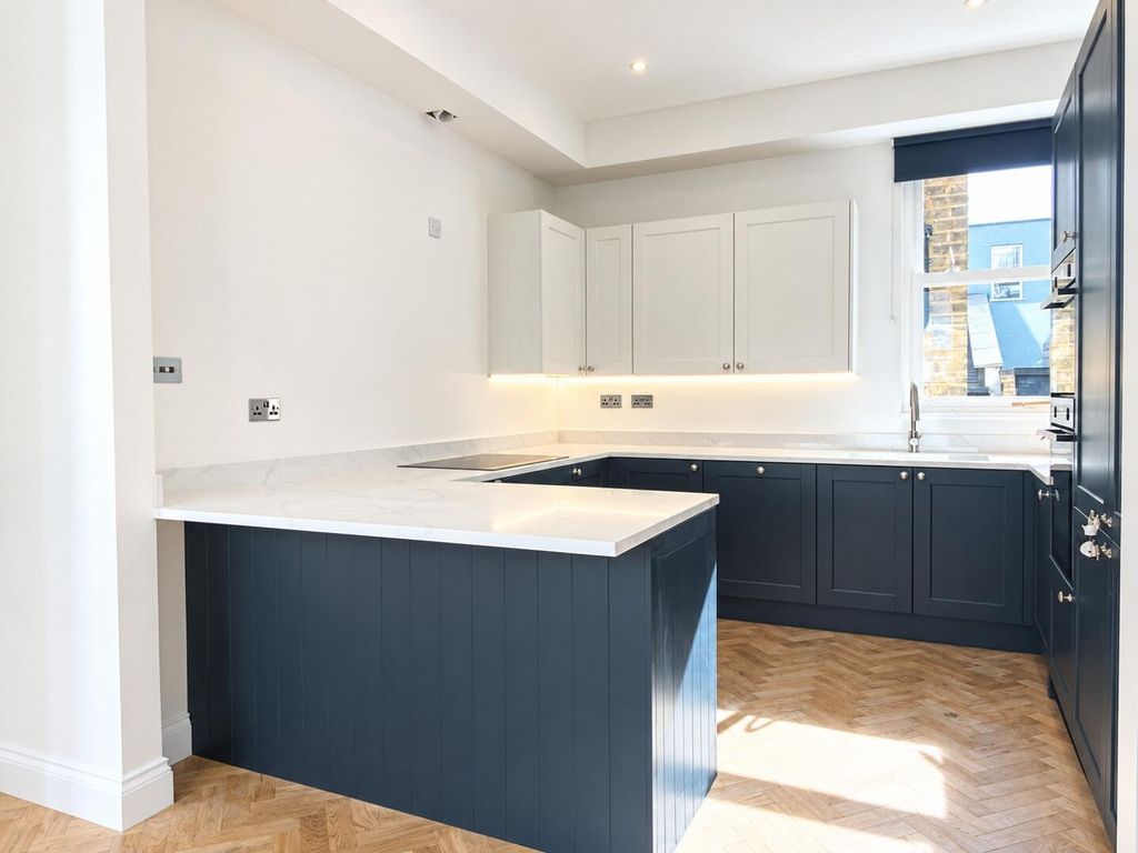 Property photo 3 of 12 Kitchen