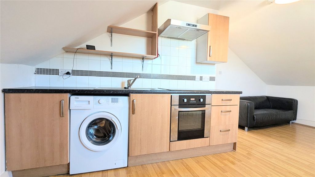 Property photo 3 of 10 Picture No. 28