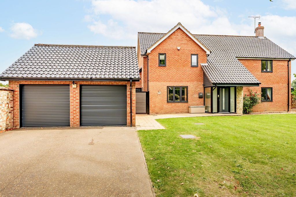 Property photo 1 of 32