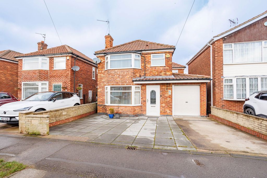 Property photo 1 of 18