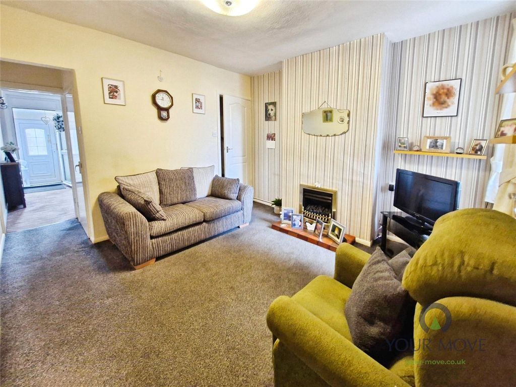Property photo 3 of 14 Lounge
