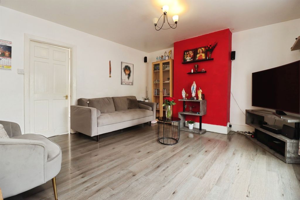 Property photo 2 of 17