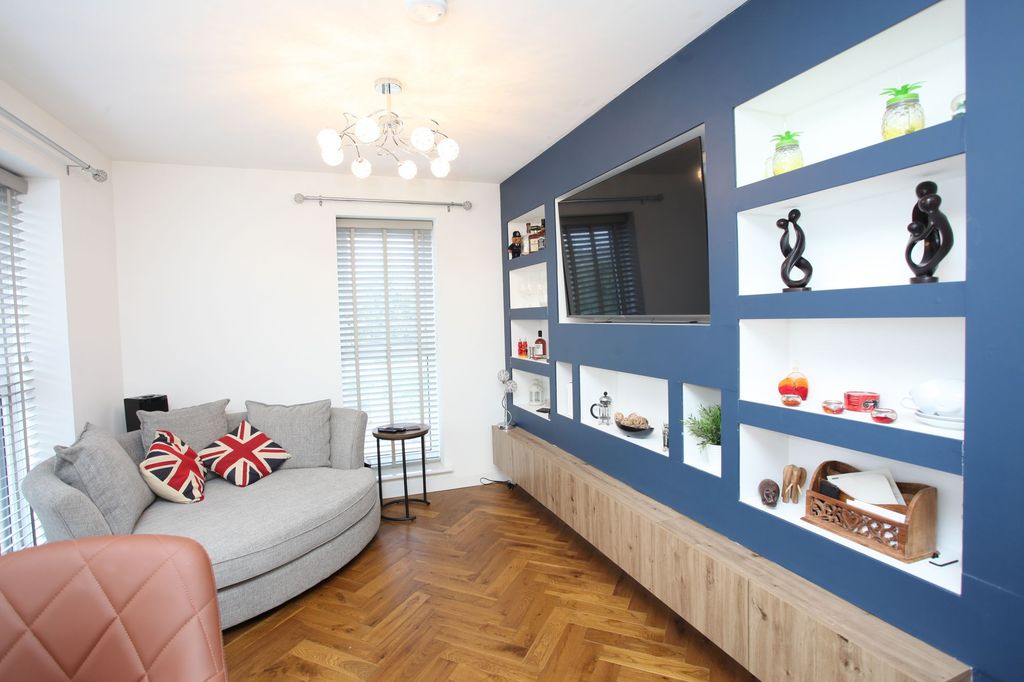 Property photo 1 of 14 Living Room