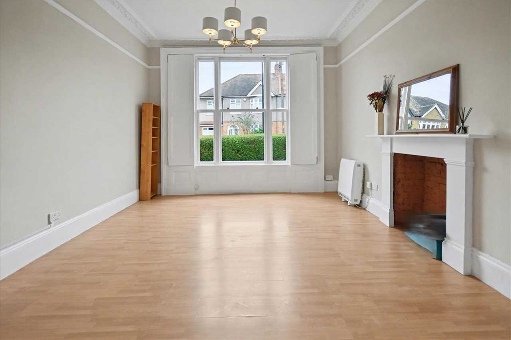 Property photo 2 of 11 Lounge