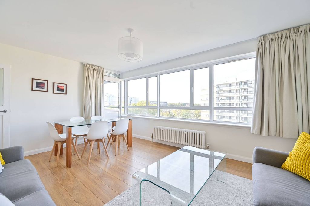 Property photo 3 of 12