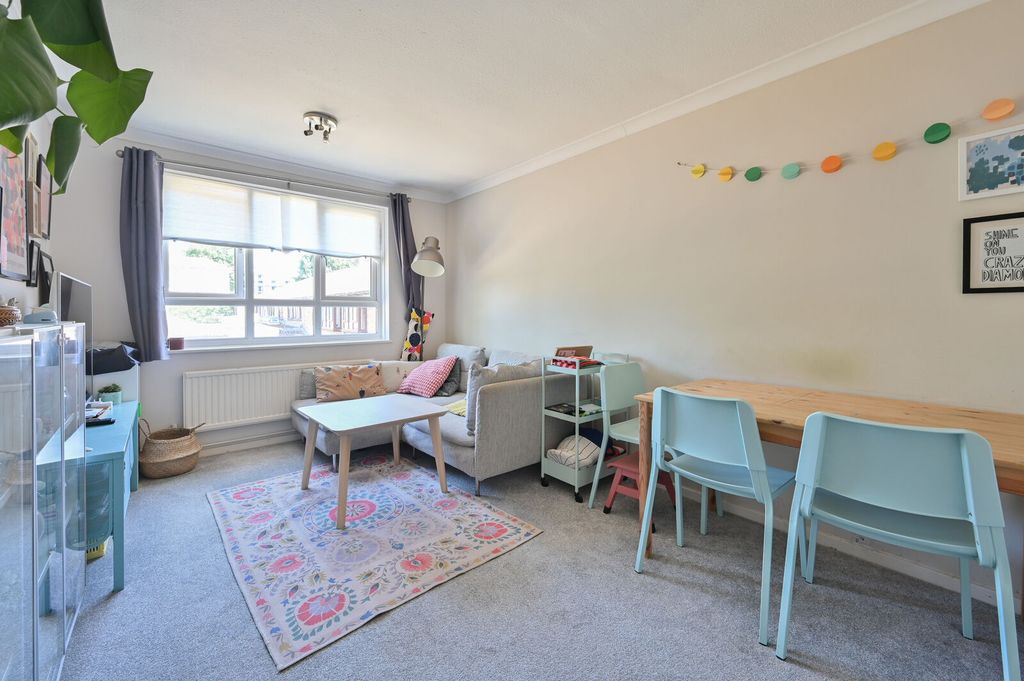 Property photo 2 of 8