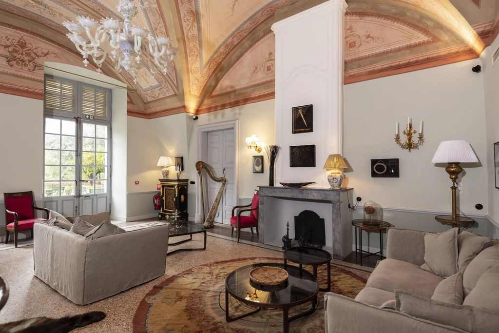 Property photo 2 of 51