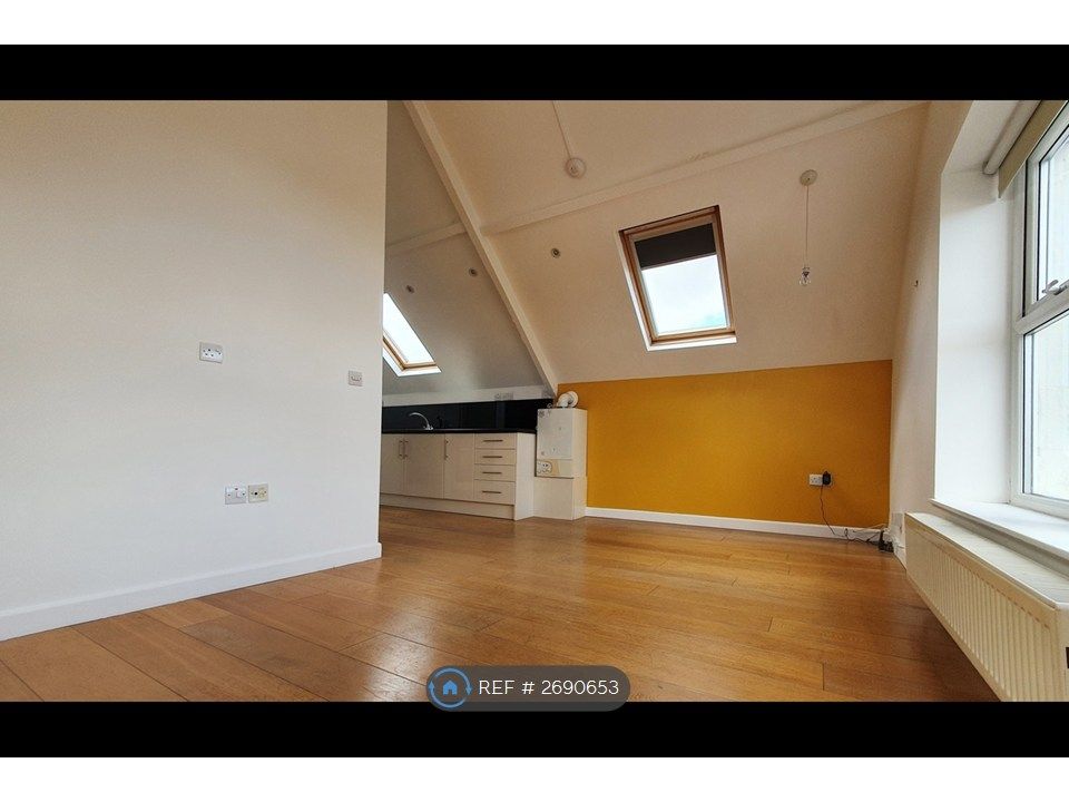 Property photo 3 of 10 Living Room