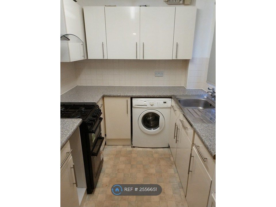 Property photo 3 of 7 Kitchen